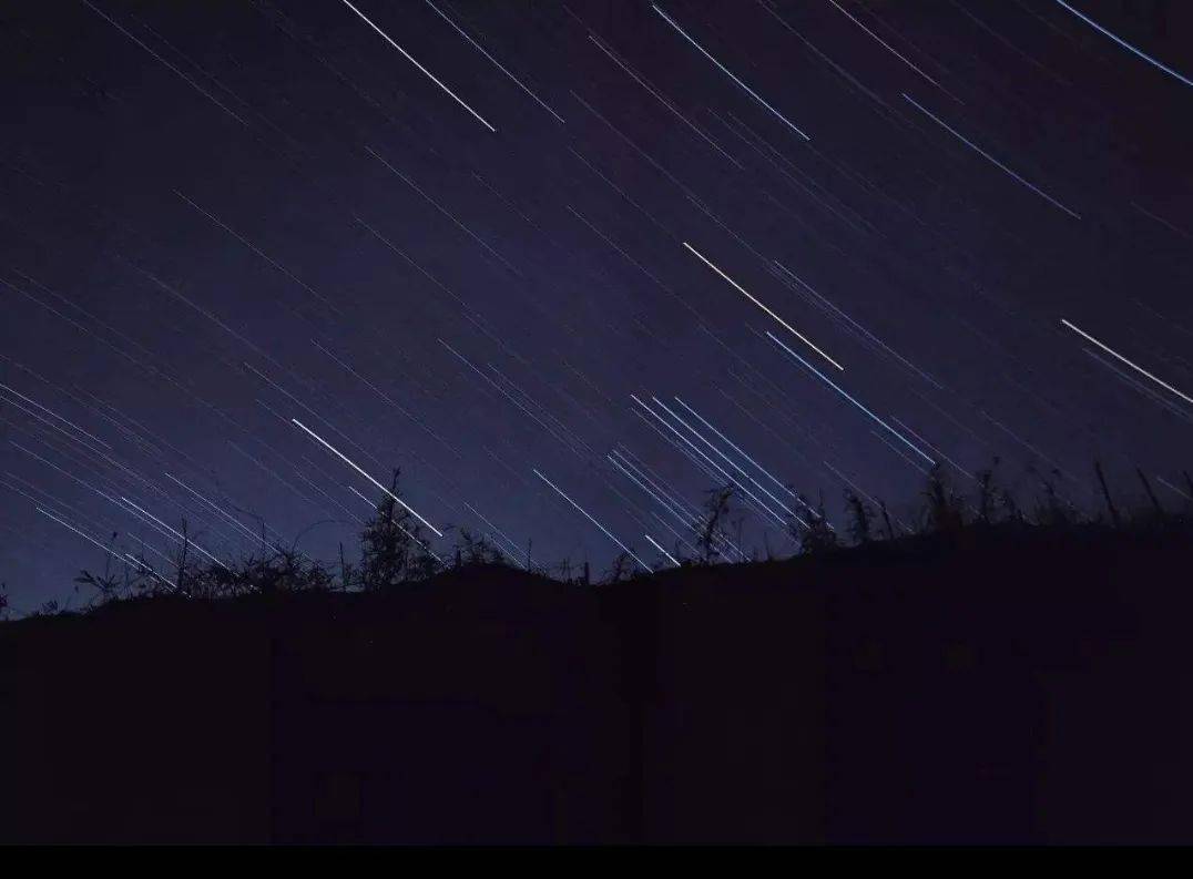 流星雨与流星雨现象的区别，揭秘夜空中的璀璨之谜